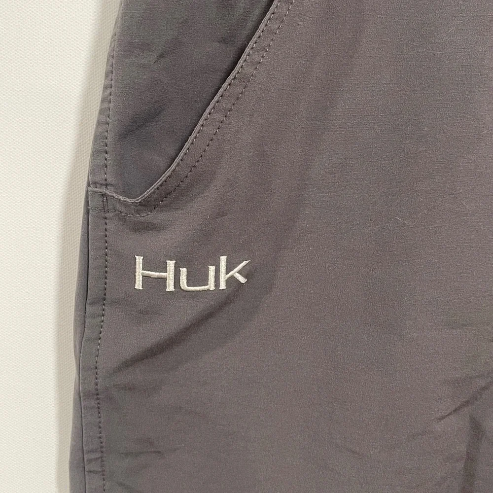 Huk Fishing Shorts Mens XXL Gray Performance Cargo Stretch Quick Dry Hybrid